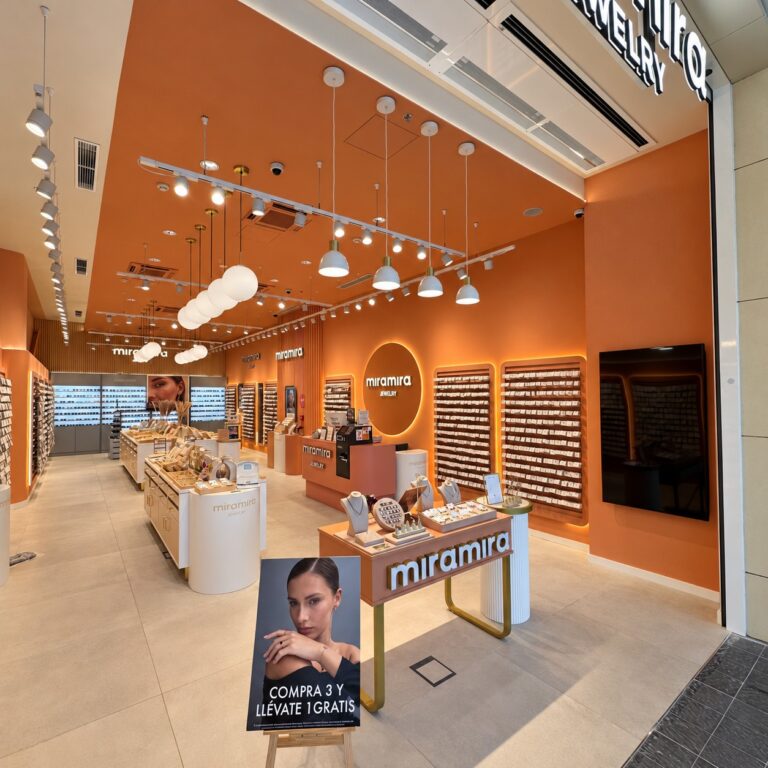 Interior terminado del local comercial en Zenia Boulevard